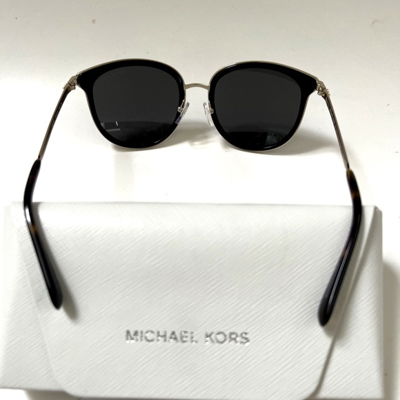 New in Case Original MICHAEL KORS Adrianna Bright Round Sunglasses MK1099B Gold main image 11